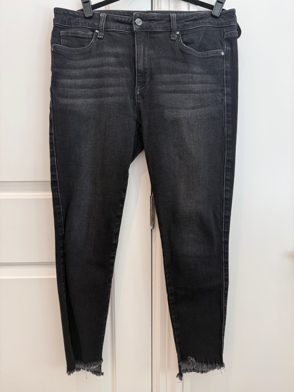 Joe's Jeans Black Washed Low-Rise Skinny Jeans with Raw Hem Size 31